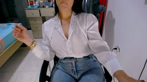Snapshot of scarlett_sex2 chatting on June 27, 4:23 pm scarlet online show from June 27, 4:23 pm