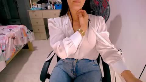 Snapshot of scarlett_sex2 chatting on June 29, 4:41 am scarlet online show from June 29, 4:41 am