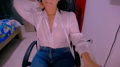 Snapshot of scarlett_sex2 chatting on July 13, 12:35 am scarlet online show from July 13, 12:35 am