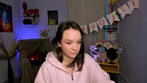 Snapshot of scarlett_silence_ chatting on February 13, 7:15 am Scarlett online show from February 13, 7:15 am