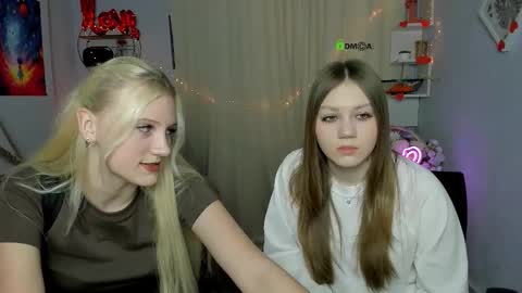 Snapshot of scarlett_silence_ chatting on February 23, 9:28 am Scarlett online show from February 23, 9:28 am