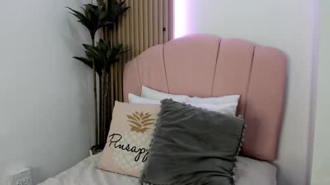 Snapshot of scarlett_smith_3 chatting on October 19, 3:18 am scarlett smith 3 online show from October 19, 3:18 am