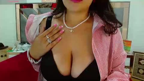 Snapshot of scarlett_tits92 chatting on December 22, 6:38 pm hellen online show from December 22, 6:38 pm