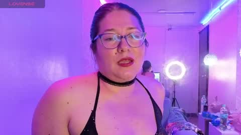 Snapshot of scarlett_widow chatting on May 27, 3:36 am scarlett_widow online show from May 27, 3:36 am