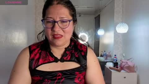 Snapshot of scarlett_widow chatting on June 3, 3:20 am scarlett_widow online show from June 3, 3:20 am