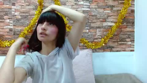 Scarlett pink online show from December 6, 1:33 pm