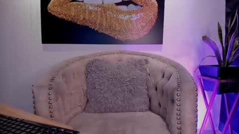 Scarlet online show from November 18, 4:22 pm