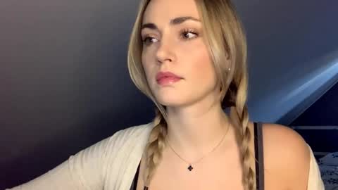 ScarlettxBlonde online show from April 24, 6:38 am