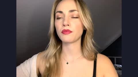 Snapshot of scarlettxblonde chatting on May 1, 2:43 pm ScarlettxBlonde online show from May 1, 2:43 pm