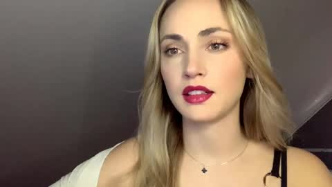 Snapshot of scarlettxblonde chatting on May 2, 2:22 pm ScarlettxBlonde online show from May 2, 2:22 pm