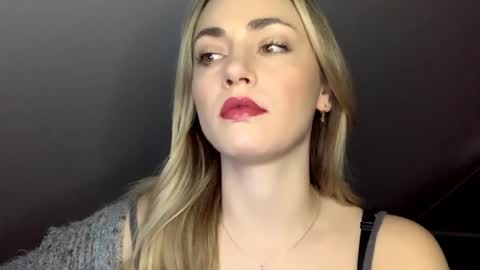 Snapshot of scarlettxblonde chatting on May 18, 6:19 am ScarlettxBlonde online show from May 18, 6:19 am