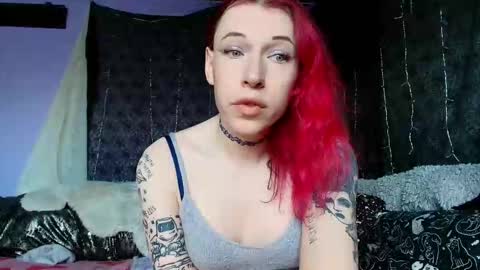 Snapshot of scary_sarah chatting on February 17, 3:19 pm Sarah Bones online show from February 17, 3:19 pm