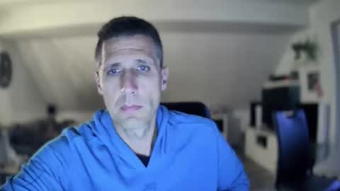 Snapshot of schnuckigeil chatting on October 13, 4:40 pm Dildomen online show from October 13, 4:40 pm