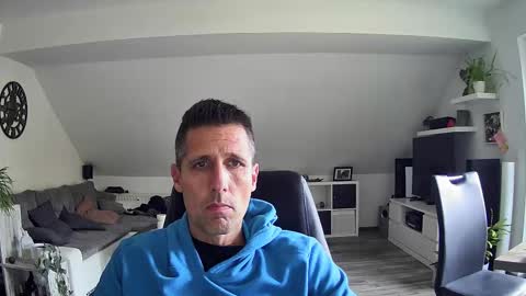 Snapshot of schnuckigeil chatting on October 15, 1:00 pm Dildomen online show from October 15, 1:00 pm