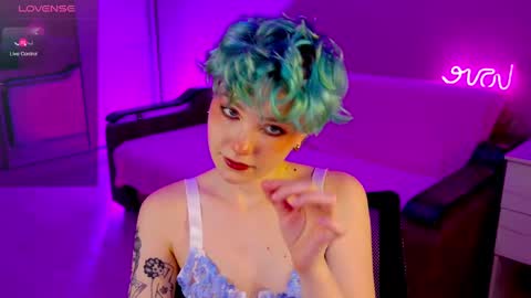 Snapshot of school_love chatting on December 11, 4:09 pm Rina online show from December 11, 4:09 pm