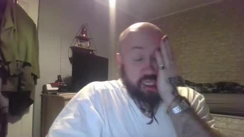 Snapshot of scottish_alien chatting on April 19, 12:54 am Richard James online show from April 19, 12:54 am
