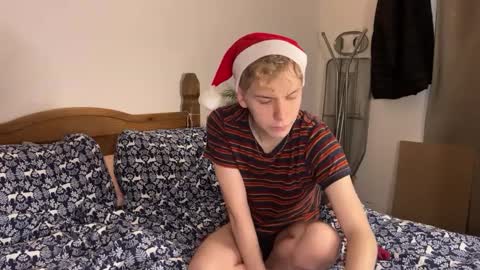 Snapshot of scottish_twink01 chatting on December 14, 3:04 pm danny online show from December 14, 3:04 pm