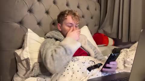 Snapshot of scottish_twink01 chatting on December 18, 12:32 am danny online show from December 18, 12:32 am