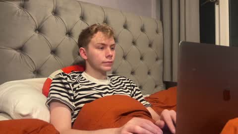 Snapshot of scottish_twink01 chatting on January 1, 12:21 am danny online show from January 1, 12:21 am