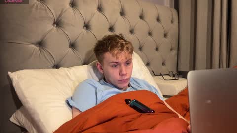 Snapshot of scottish_twink01 chatting on January 3, 12:54 am danny online show from January 3, 12:54 am