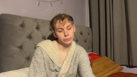 Snapshot of scottish_twink01 chatting on January 5, 9:47 pm danny online show from January 5, 9:47 pm