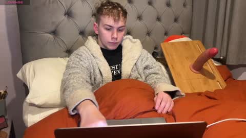 Snapshot of scottish_twink01 chatting on January 10, 5:13 pm danny online show from January 10, 5:13 pm