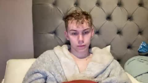 Snapshot of scottish_twink01 chatting on January 20, 11:54 pm danny online show from January 20, 11:54 pm