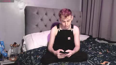 Snapshot of scottish_twink01 chatting on January 23, 12:04 am danny online show from January 23, 12:04 am