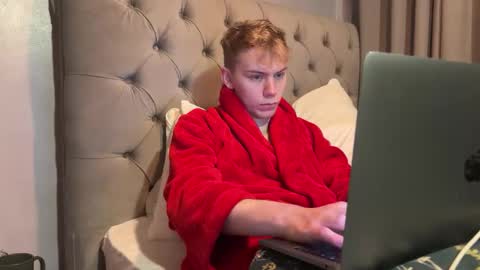 Snapshot of scottish_twink01 chatting on January 27, 12:54 am danny online show from January 27, 12:54 am