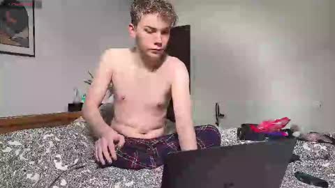 Snapshot of scottish_twink01 chatting on February 12, 4:44 pm danny online show from February 12, 4:44 pm