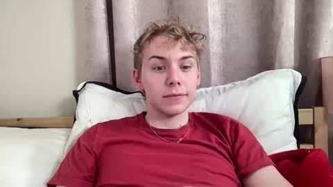 Snapshot of scottish_twink01 chatting on September 20, 2:01 am danny online show from September 20, 2:01 am