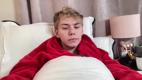 Snapshot of scottish_twink01 chatting on September 21, 2:46 am danny online show from September 21, 2:46 am