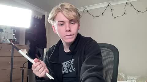 Snapshot of scottish_twink01 chatting on September 22, 1:18 am danny online show from September 22, 1:18 am