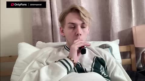 Snapshot of scottish_twink01 chatting on October 2, 11:34 pm danny online show from October 2, 11:34 pm