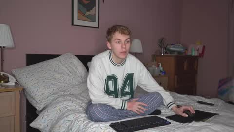 Snapshot of scottish_twink01 chatting on November 8, 5:23 pm danny online show from November 8, 5:23 pm
