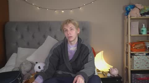 Snapshot of scottish_twink01 chatting on February 19, 1:12 am danny online show from February 19, 1:12 am