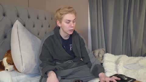 Snapshot of scottish_twink01 chatting on February 24, 1:03 am danny online show from February 24, 1:03 am