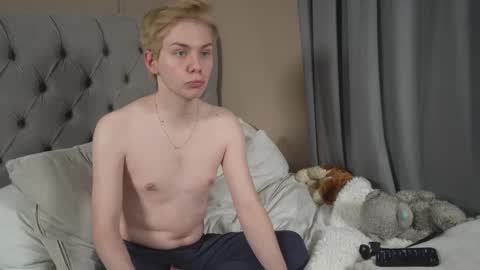 Snapshot of scottish_twink01 chatting on February 25, 1:37 am danny online show from February 25, 1:37 am