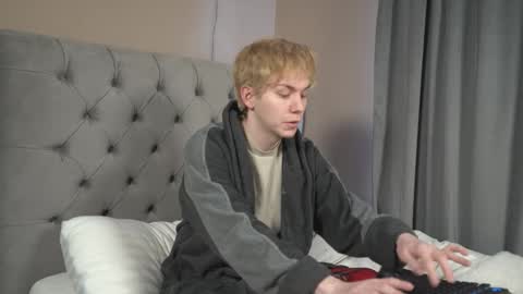 Snapshot of scottish_twink01 chatting on March 3, 1:39 pm danny online show from March 3, 1:39 pm
