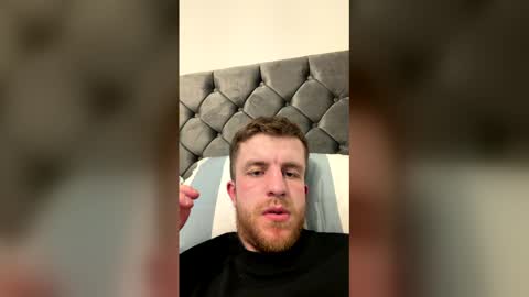 Snapshot of scottishguy220110 chatting on June 7, 9:07 pm scottishguy220110 online show from June 7, 9:07 pm