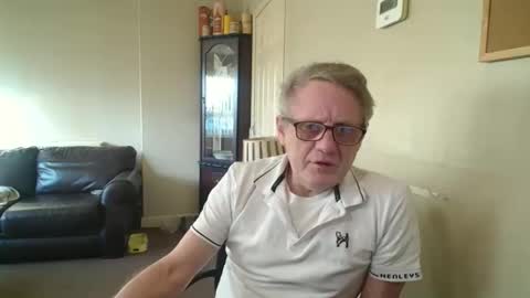 Snapshot of scottsman214 chatting on May 9, 6:35 pm James online show from May 9, 6:35 pm