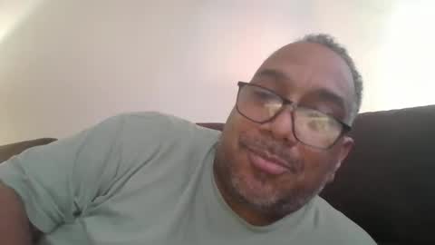 Snapshot of sdblkmale2131 chatting on September 9, 10:20 pm sdblkmale2131 online show from September 9, 10:20 pm