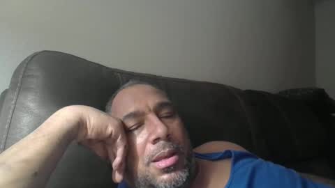 Snapshot of sdblkmale2131 chatting on October 28, 3:43 am sdblkmale2131 online show from October 28, 3:43 am