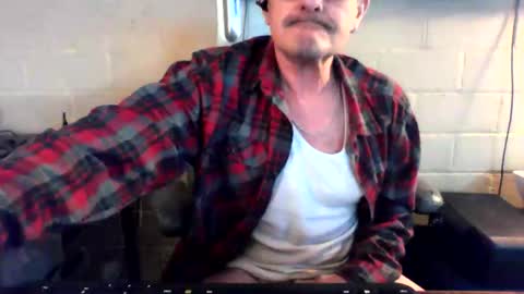 Snapshot of sdh69 chatting on January 31, 7:23 pm eating pussy sucking dick online show from January 31, 7:23 pm