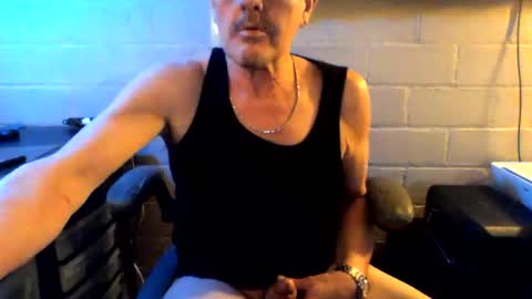 Snapshot of sdh69 chatting on February 18, 11:33 pm eating pussy sucking dick online show from February 18, 11:33 pm