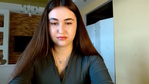 Elizabeth  online show from March 6, 8:55 am