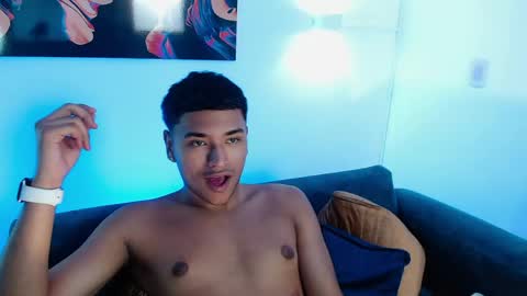 Snapshot of seanstonee chatting on April 15, 7:58 pm Sean online show from April 15, 7:58 pm