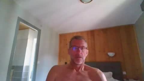 Snapshot of seb846894 chatting on June 7, 8:40 am seb846894 online show from June 7, 8:40 am