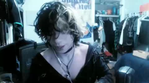 Snapshot of sebas4cruz4 chatting on March 19, 12:47 am Moxie online show from March 19, 12:47 am