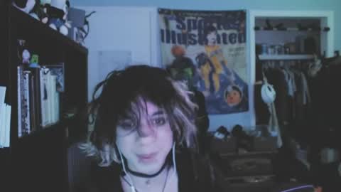 Snapshot of sebas4cruz4 chatting on June 22, 11:46 pm Moxie online show from June 22, 11:46 pm